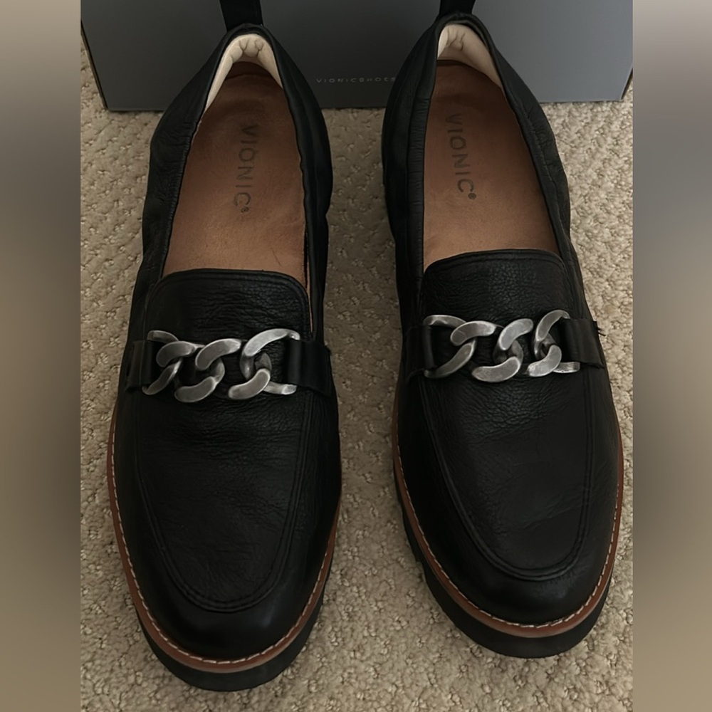 Vionic Black Leather Loafers Women’s 8.5 “Cynthia”